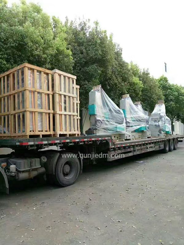群基CNC电火花机、群基轮胎机、日本Sodick加工中心装车发货